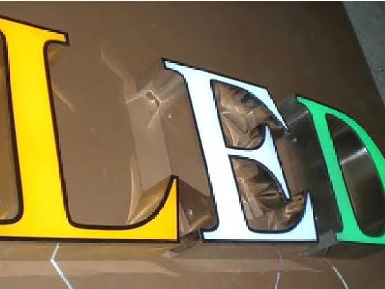 寿县介绍LED招牌的基础知识。